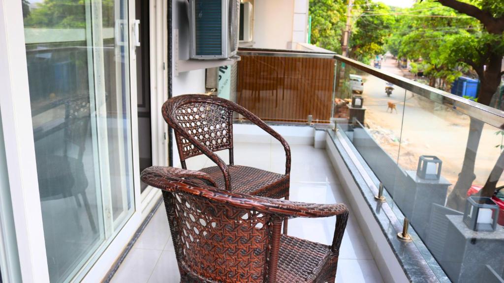 Premium Serviced Apartment DLF phase 3